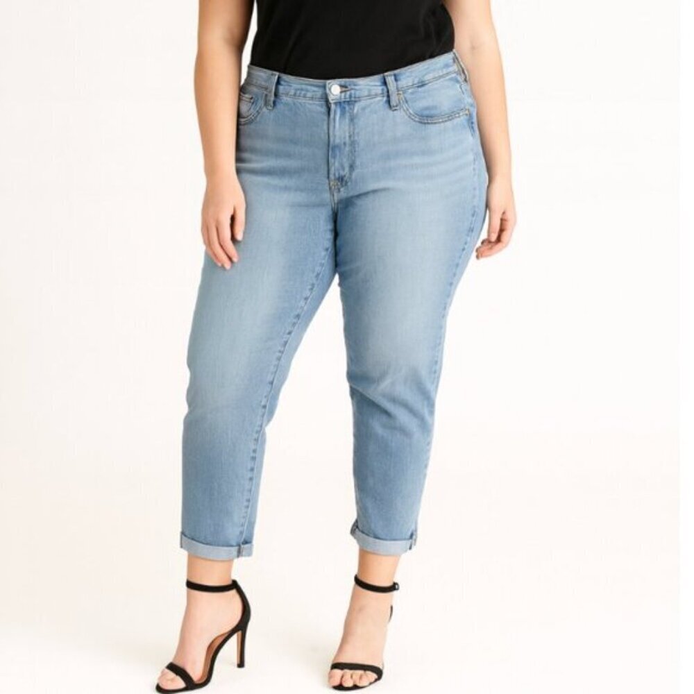 Levi’s Women’s Boyfriend Jeans Light Wash Relaxed Fit Mid Rise Ankle Crop Denim
